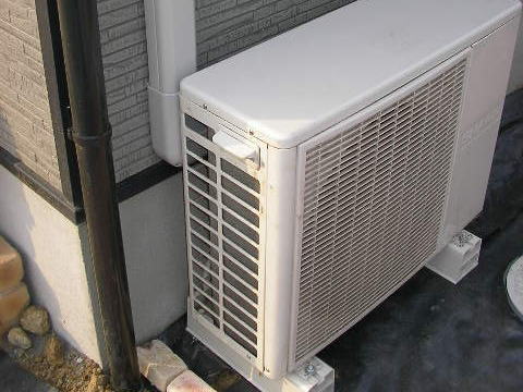 室外機は風通しがよく日光の当らない場所が理想